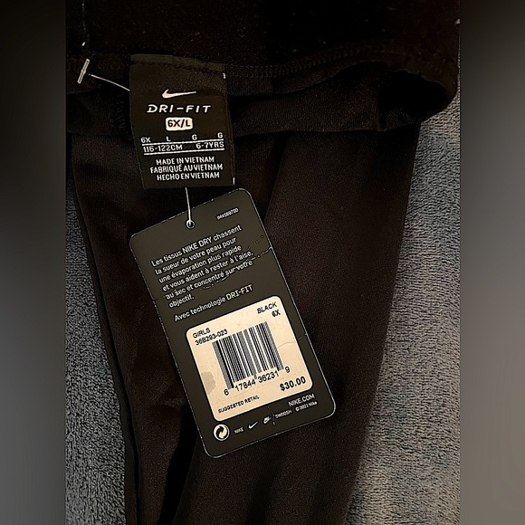 NIKE 💓 girls black leggings - Picture 2 of 4